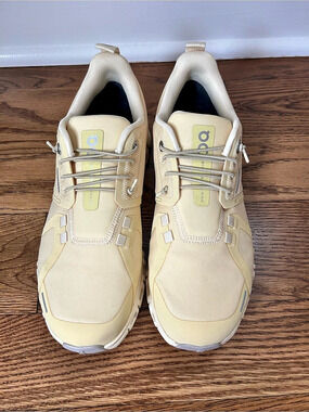 On Cloud 5 Waterproof Athletic Shoes yellow - size 7.5
